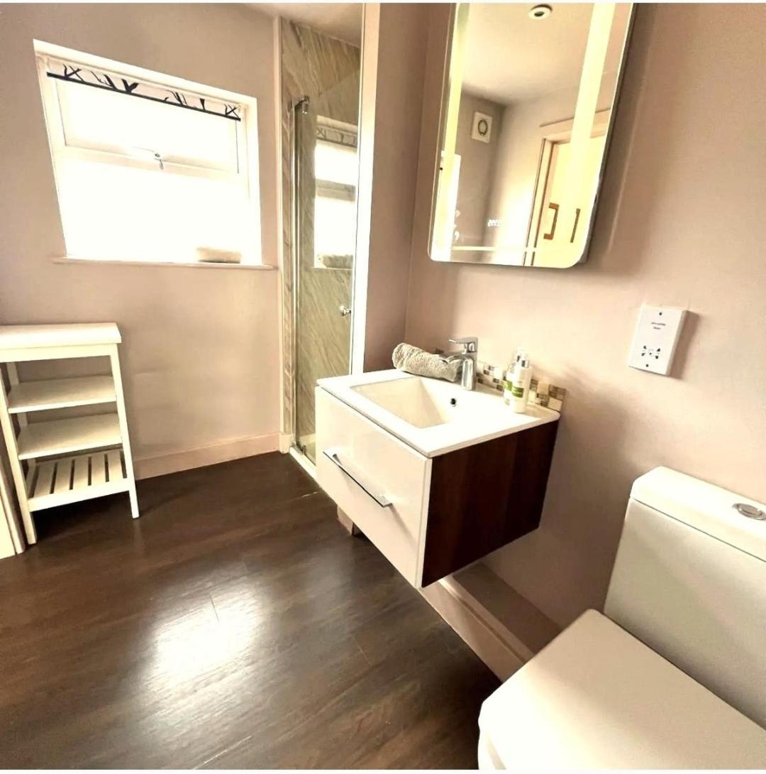 Oak Tree Rooms Ltd บร็อคเคนเฮิร์สต์ ภายนอก รูปภาพ